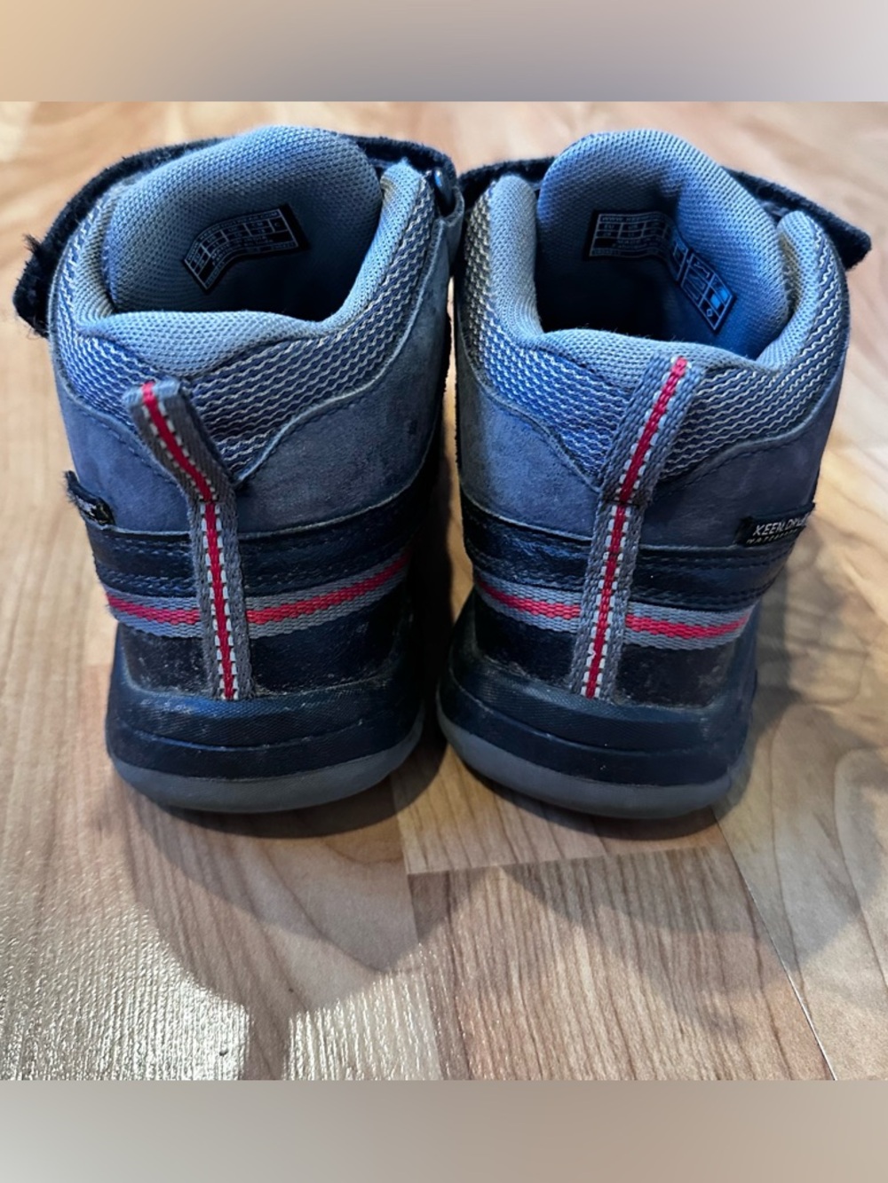 KEEN Targhee Mid Height Waterproof Hiking Boot - Picture 3 of 5